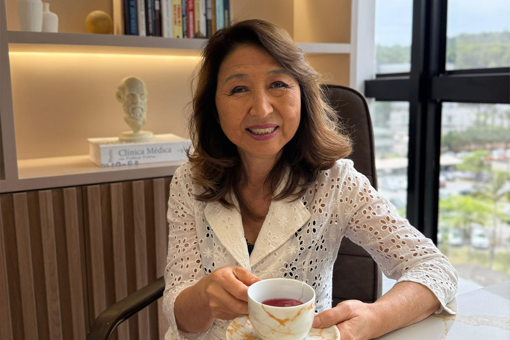 Dra Emiko UchidaCirurgiã Dentista CROSP. 32326